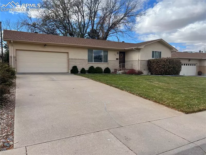 108 Fordham CIR, Pueblo, CO 81005