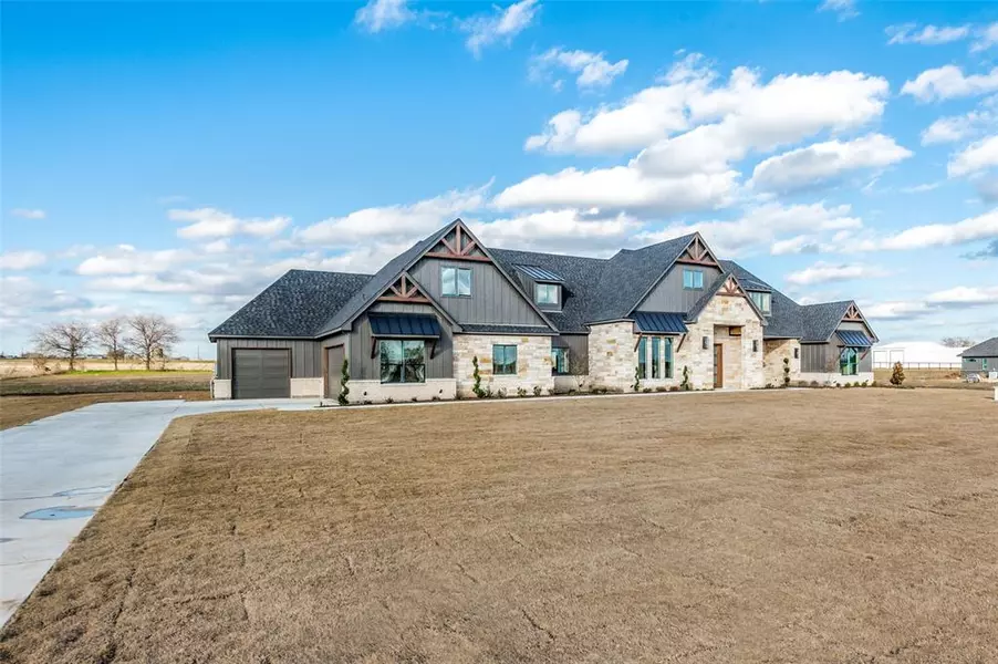 5340 Moncrief Road, Justin, TX 76247