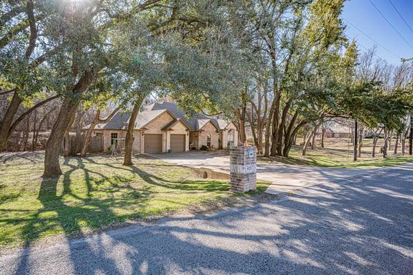 405 Aqua Vista Drive, Granbury, TX 76049