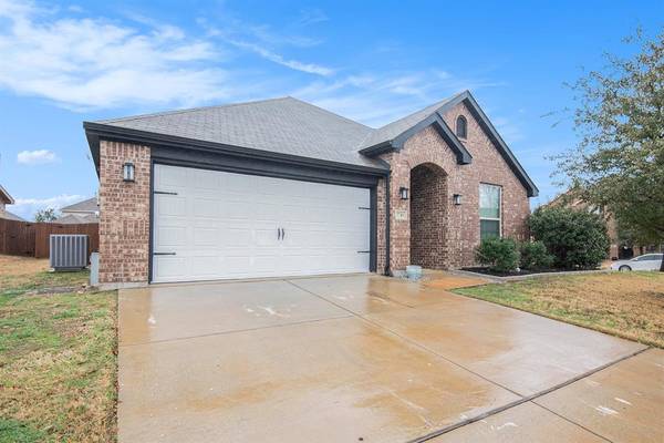 5749 Diamond Valley Drive, Fort Worth, TX 76179