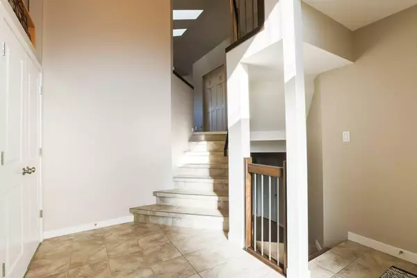 Lethbridge, AB T1H 7C9,35 Blackwolf Bay N