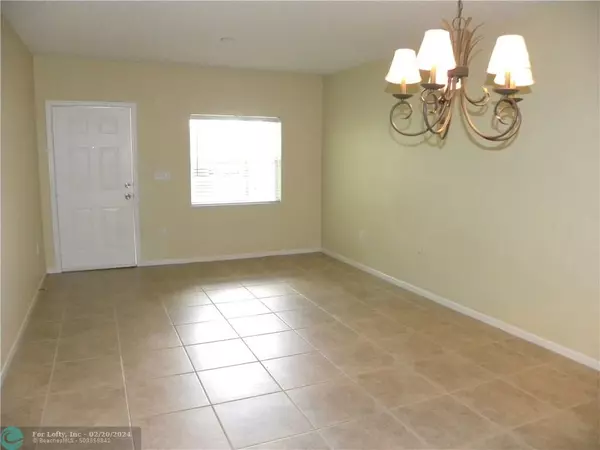 Coral Springs, FL 33065,2901 RIVERSIDE DR  #203