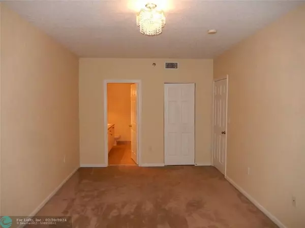 Coral Springs, FL 33065,2901 RIVERSIDE DR  #203