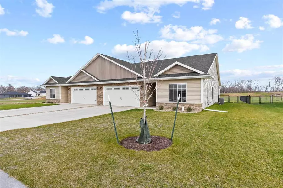 218B Vista Drive, Kalona, IA 52247