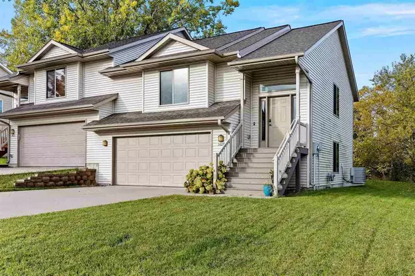 1427 Ozark Rdg, Coralville, IA 52241