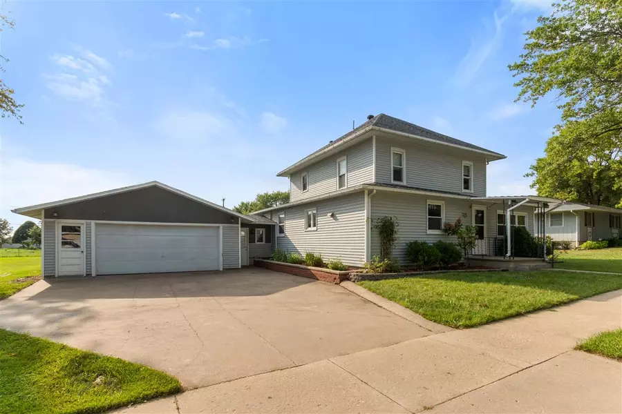 715 3rd Street, Kalona, IA 52247