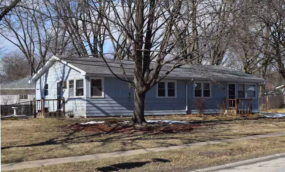 2704 Friendship, Iowa City, IA 52245