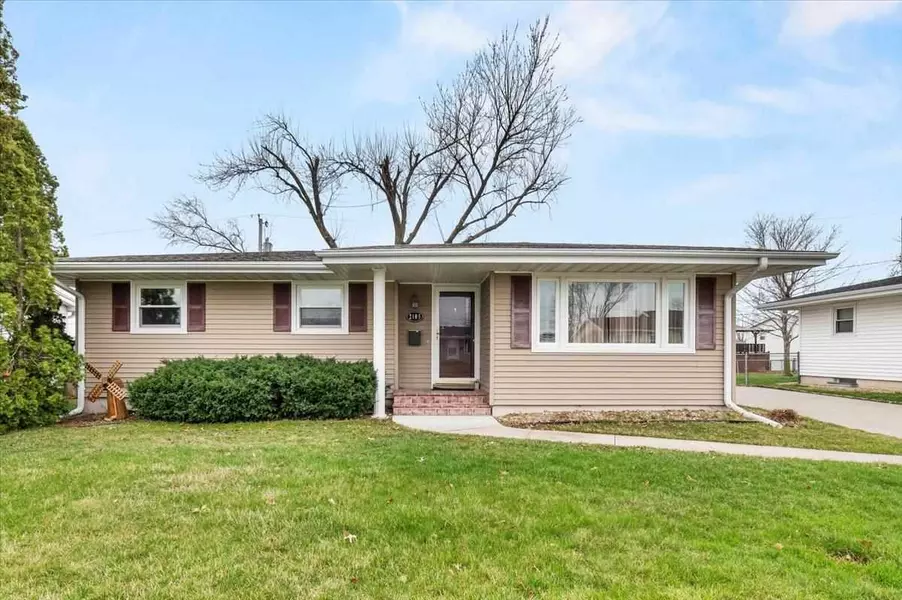 2105 Valleyview Dr., Marion, IA 52302