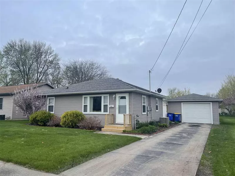 715 S 8th Ave, Washington, IA 52353