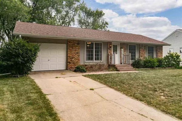 36 Regal Ln, Iowa City, IA 52240