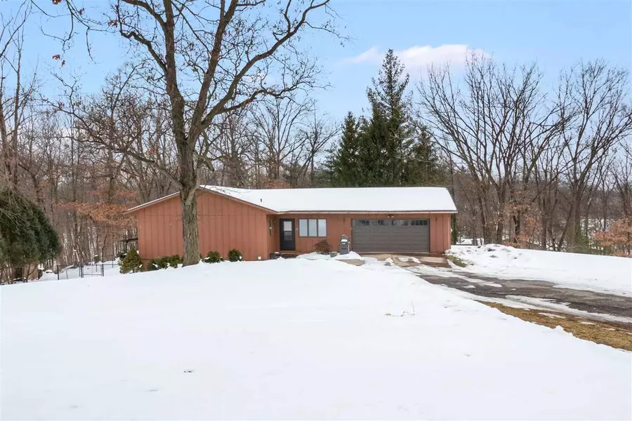 13 Woodcrest Ln NE, Iowa City, IA 52240