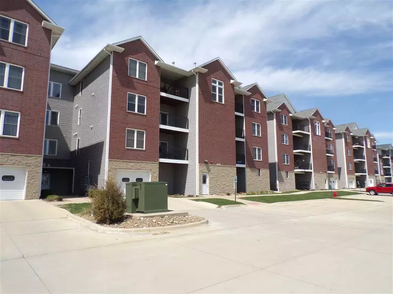 1092 Walnut Ave #211, Riverside, IA 52327