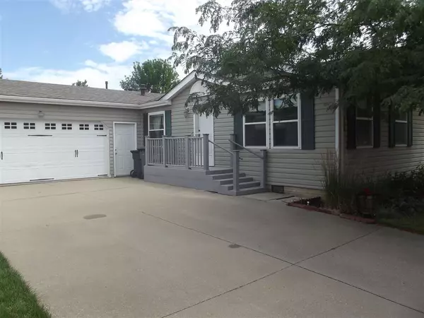 158 Paddock Circle, Iowa City, IA 52240