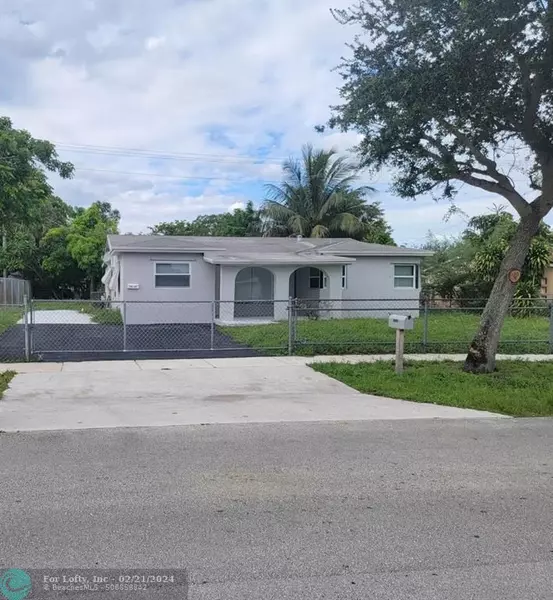 3851 NW 7th St, Lauderhill, FL 33311