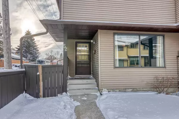 Calgary, AB T3K 2B2,380 Bermuda DR NW #52