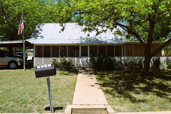 216 W 3rd Street, Coleman, TX 76834