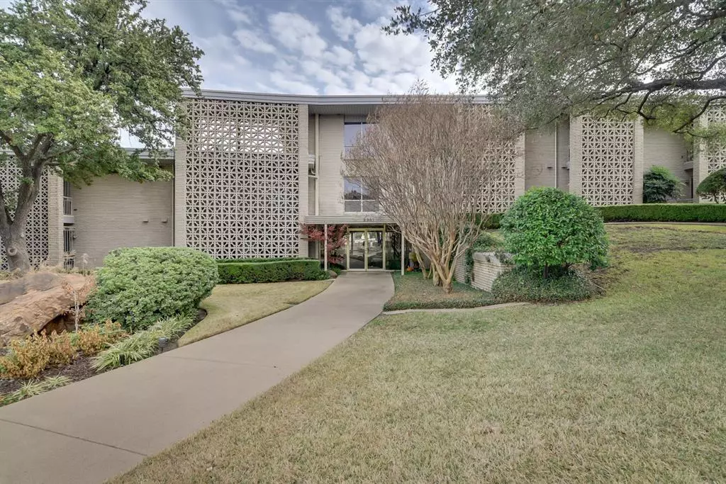 Fort Worth, TX 76116,2301 Ridgmar Plaza #19