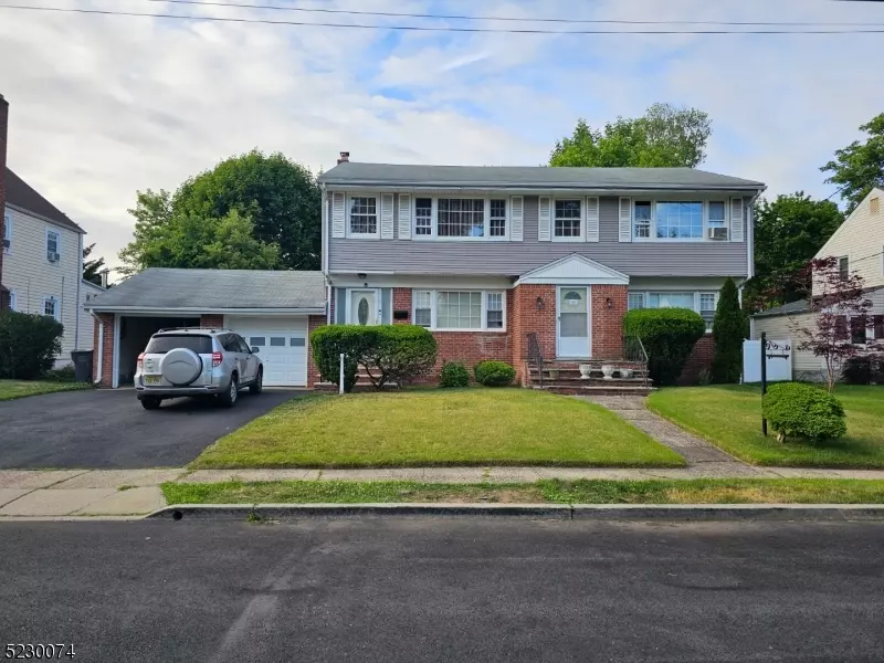 Bergenfield Boro, NJ 07621,89 Tulip St