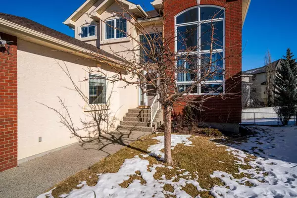 Calgary, AB T3H 4N2,49 Simcoe Mews SW