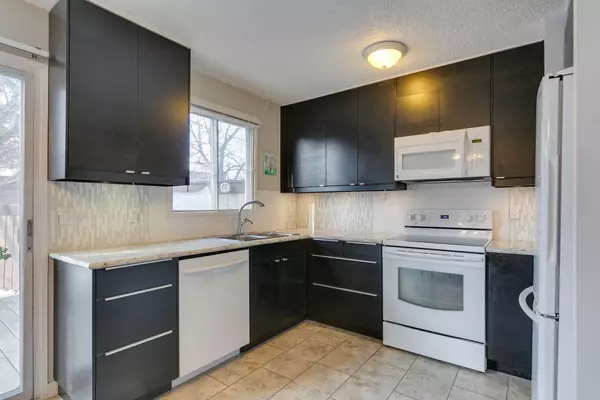 Calgary, AB T3K 1B3,64 Berkley Close NW