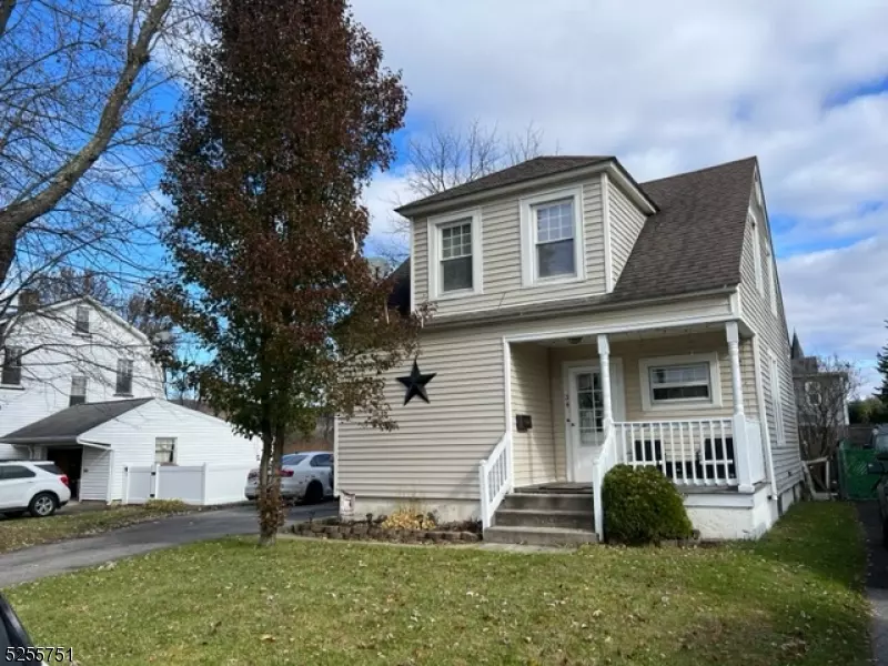 34 Orchard St, Hamburg Boro, NJ 07419