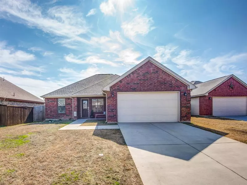 213 Holly Court, Aubrey, TX 76227