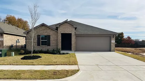 604 BRONZE Circle E, Springtown, TX 76082