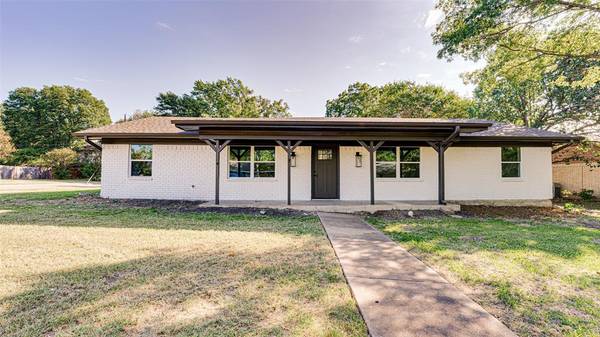 1104 Williamsburg Drive, Ennis, TX 75119