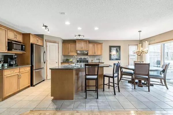 Calgary, AB T2Z 4B3,66 New Brighton CIR SE