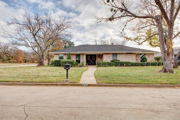 1120 Berkshire Court, Trophy Club, TX 76262