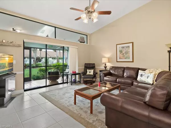 10737 Henry CT #602, Naples, FL 34109