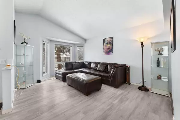 Calgary, AB T3J 3H7,317 Martinwood PL NE