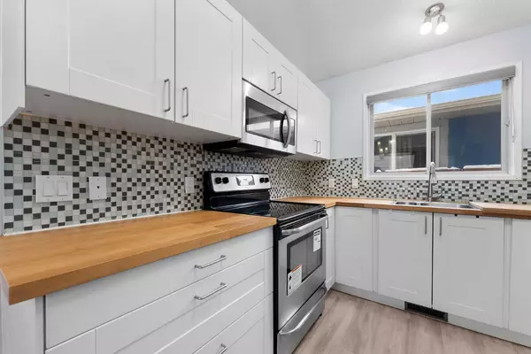 Calgary, AB T3J 3H7,317 Martinwood PL NE