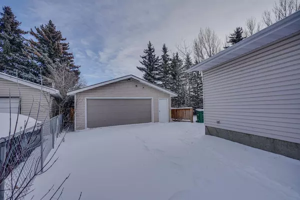 Calgary, AB T3J 1G9,28 Falmead Close NE