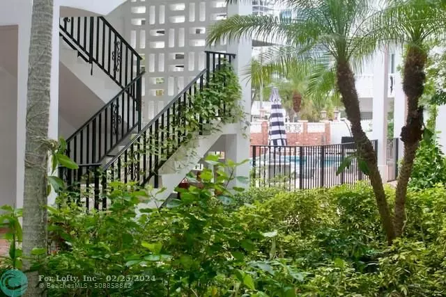 Fort Lauderdale, FL 33304,2500 NE 9th St  #208