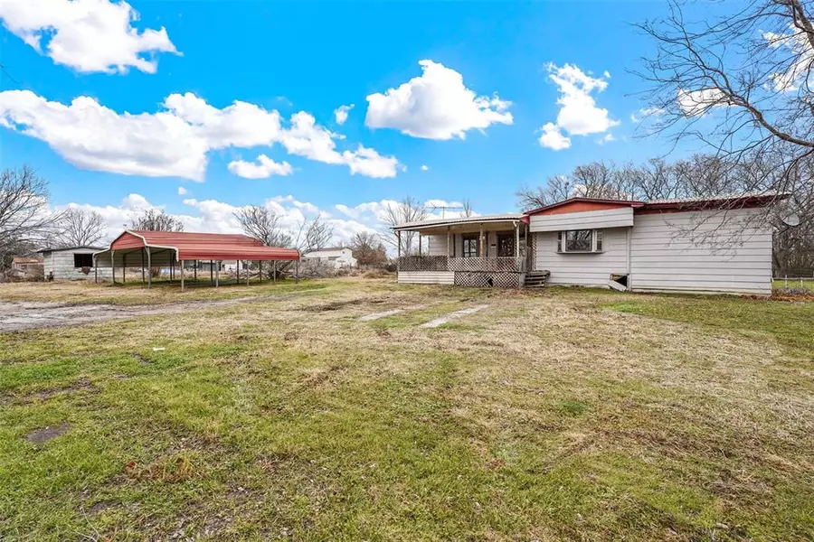 1055 Lake Sawyer Road, Ennis, TX 75119