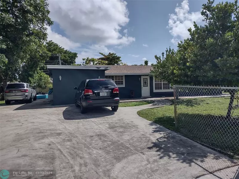 201 NW 41st St, Deerfield Beach, FL 33064