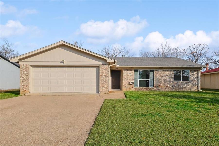 5909 Crepe Myrtle Drive, Arlington, TX 76017