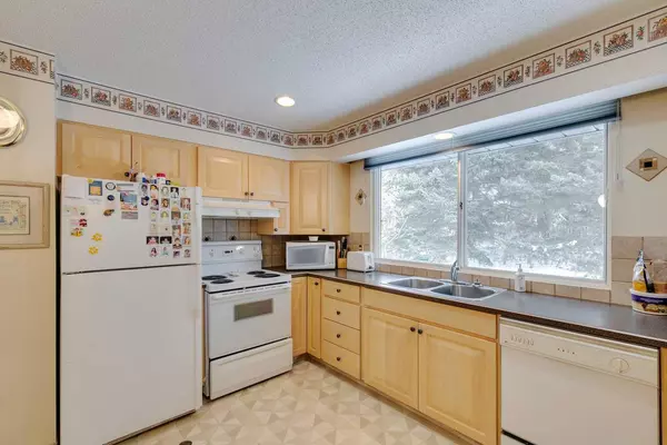 Calgary, AB T3A 1L9,5908 Dalridge HL NW