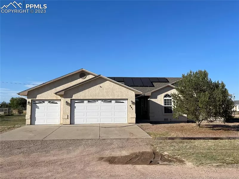 991 E Desert Cove DR, Pueblo West, CO 81007