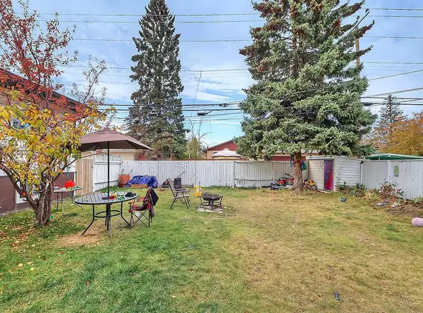 Calgary, AB T3E 4R8,3632 Kilkenny RD SW