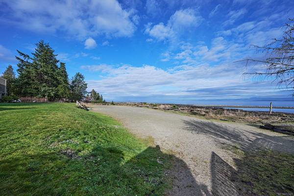 Qualicum Beach, BC V9K 2C6,3295 Island Hwy W #220