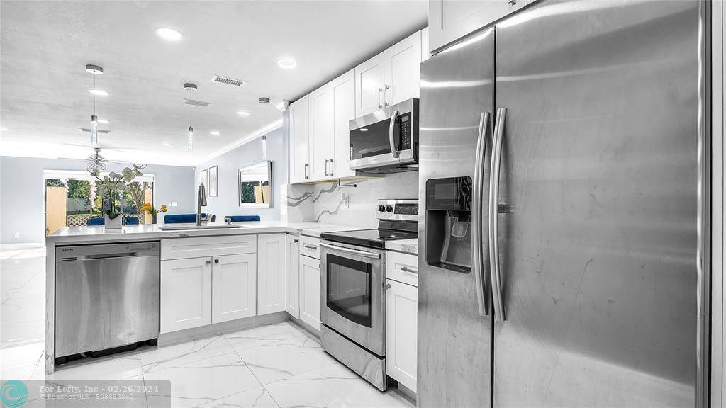 Pembroke Pines, FL 33024,1111 NW 99th Ter #33