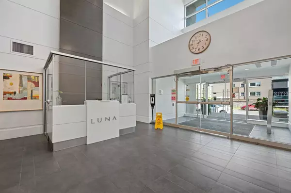 Calgary, AB T2R 1E3,1111 10 ST SW #904