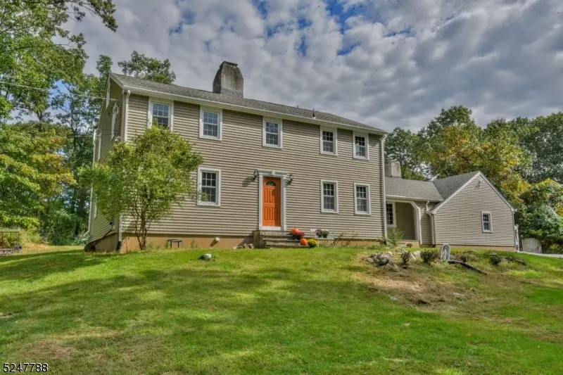 1 Carl Pl, Kinnelon Boro, NJ 07405