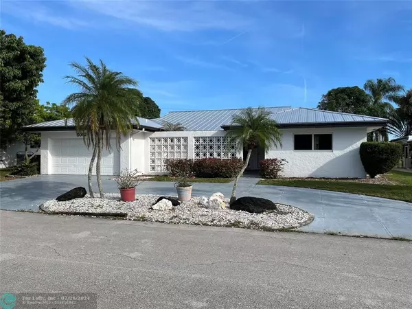 5002 N Travelers Palm Ln,  Tamarac,  FL 33319