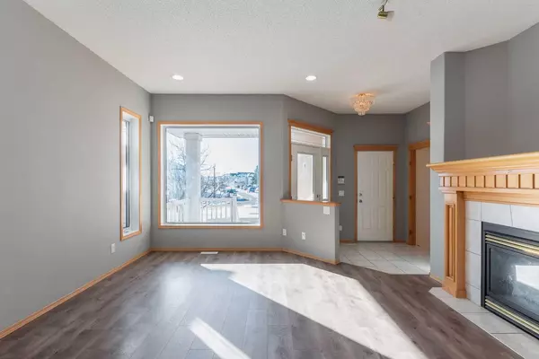 Calgary, AB T3J 3Y4,93 Coral Reef CRES NE