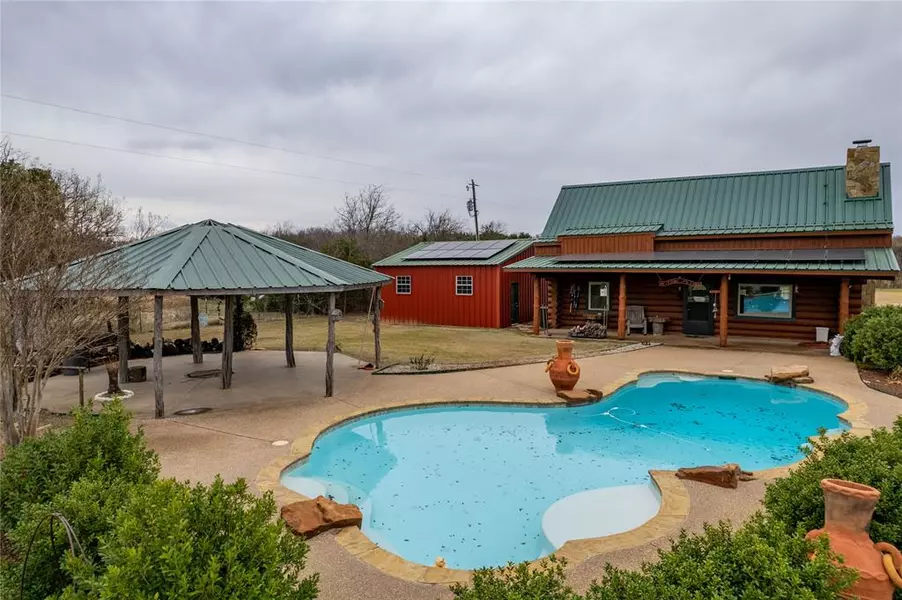 2911 Oak Court, Granbury, TX 76048