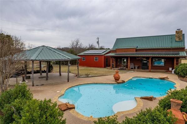 2911 Oak Court,  Granbury,  TX 76048