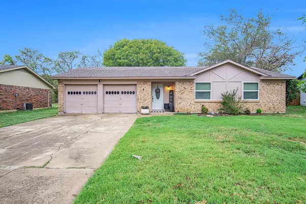 Burleson, TX 76028,712 NW Wood Street